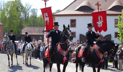 Die Ostritzer Saatreiter verkünden Osterbotschaft